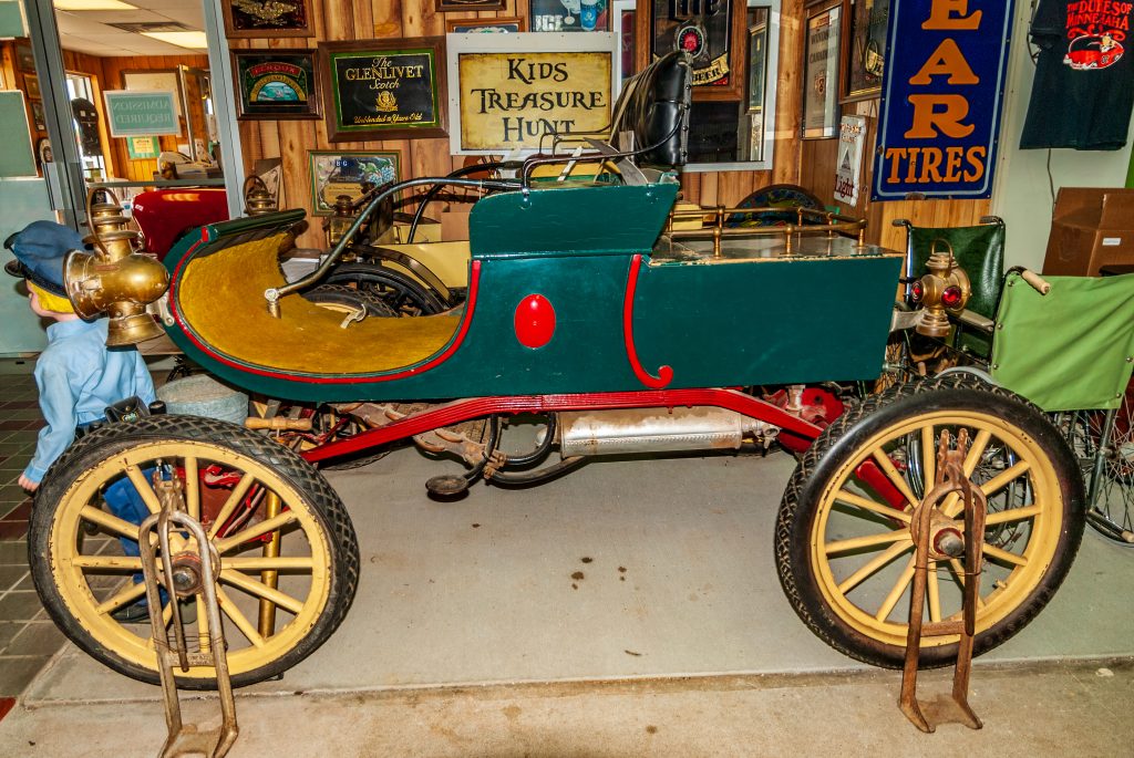 1902 Oldsmobile--for which the song My Merrie Oldsmobile was writen